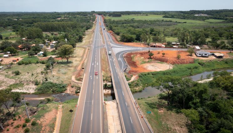 En los municipios de Coronel Oviedo y Caaguazú habilitamos otros 9,6 nuevos kilómetros en Ruta PY 02