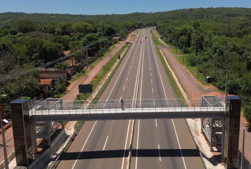 Sumamos nueva pasarela peatonal en Pedrozo para cruces más seguro en la Ruta PY02
